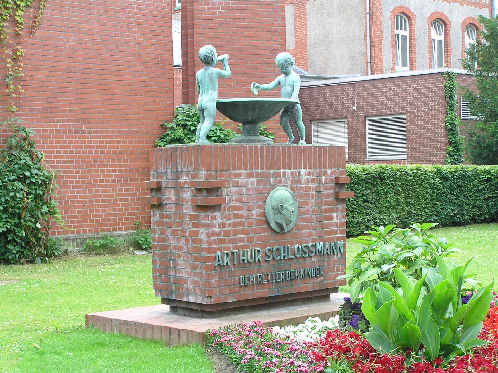 Arthur Schlossmann Memorial - 01.JPG